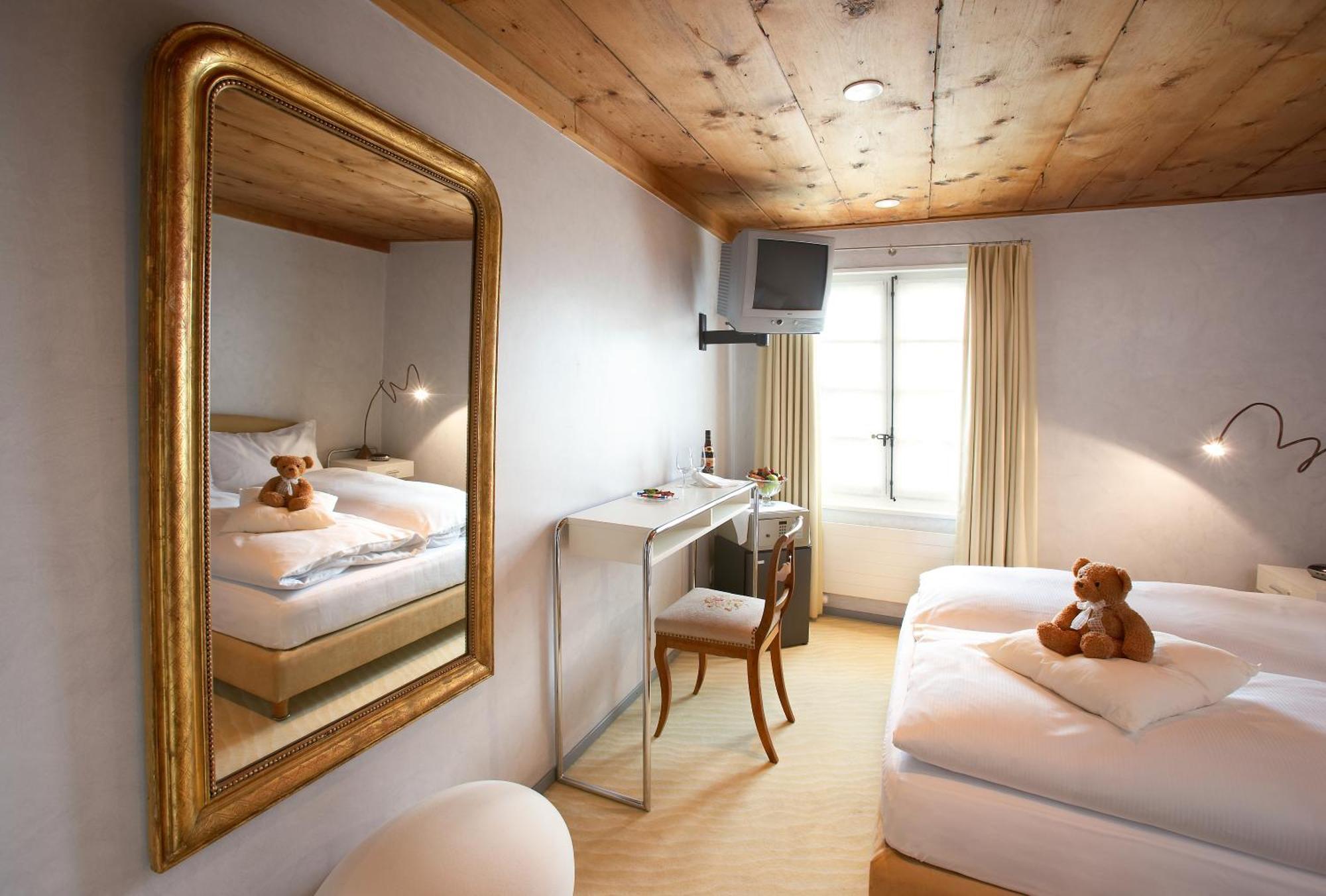 Romantik Hotel De L'Ours Sugiez Exteriér fotografie